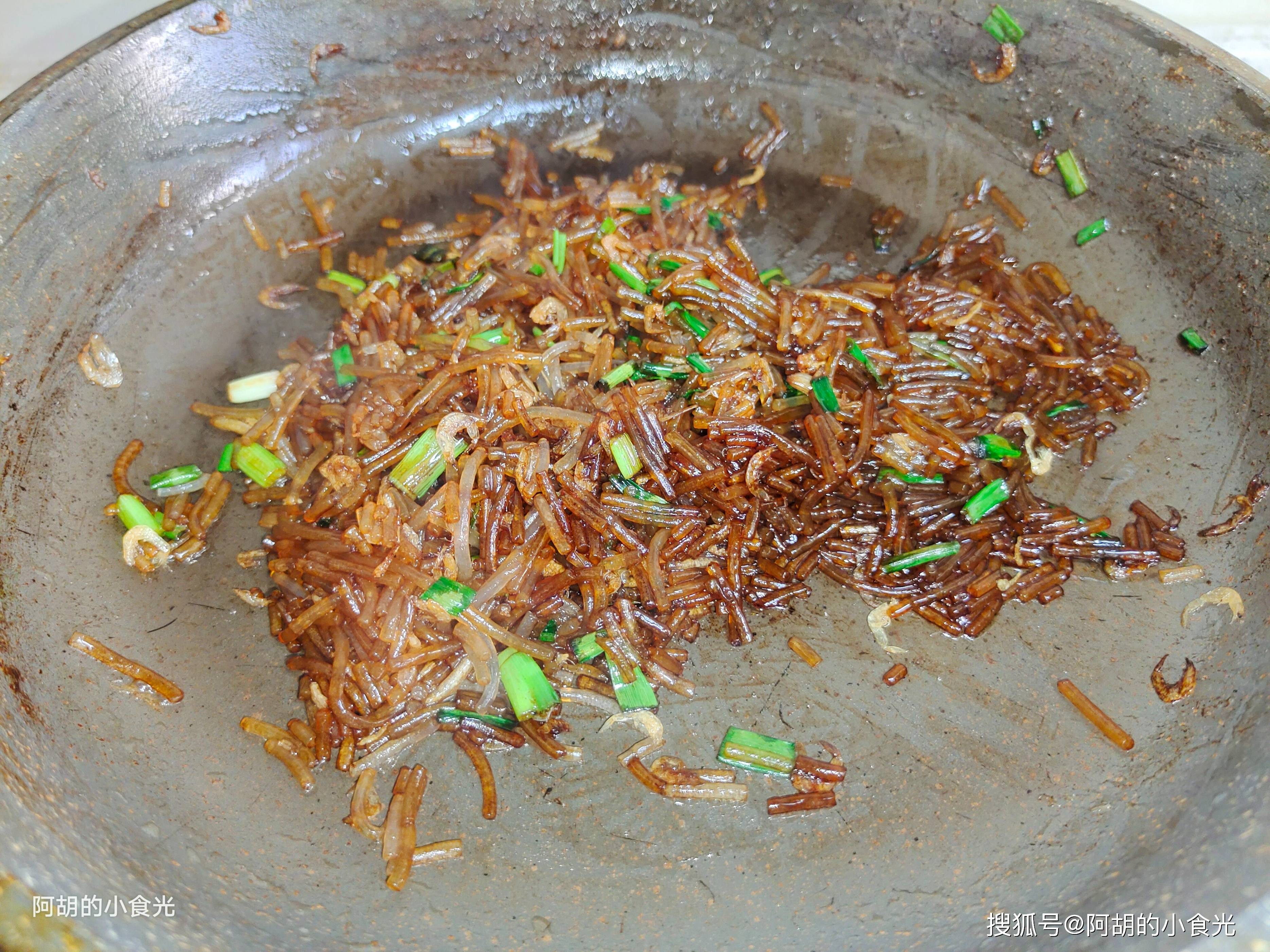 比萝卜营养、比白菜鲜，这个“菜王”使劲吃！简单蒸个菜卷，皮薄馅足、特解馋