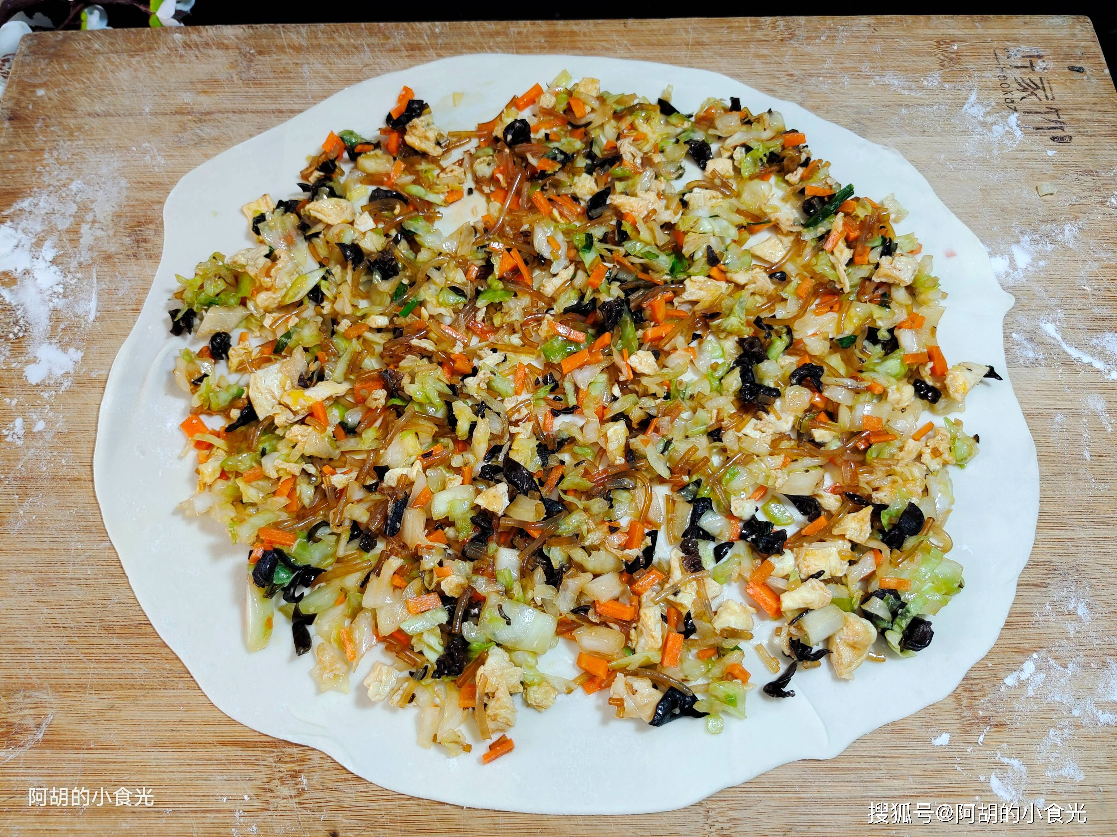 比萝卜营养、比白菜鲜，这个“菜王”使劲吃！简单蒸个菜卷，皮薄馅足、特解馋