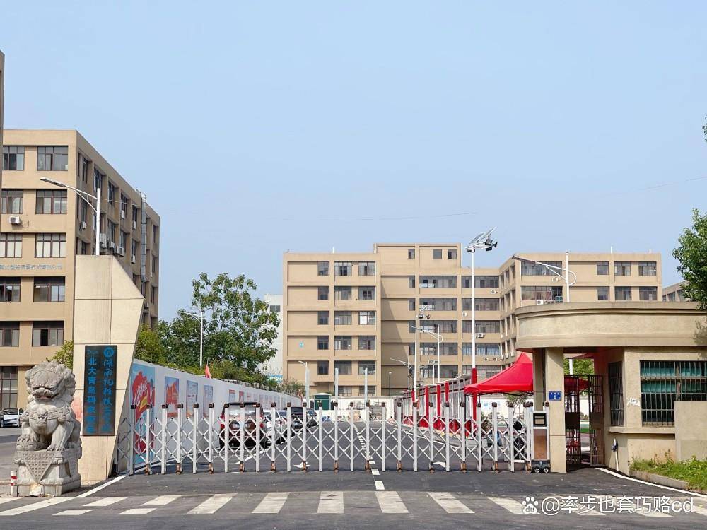 湖南托雅互联网技工学校对学生的管理严格吗？
