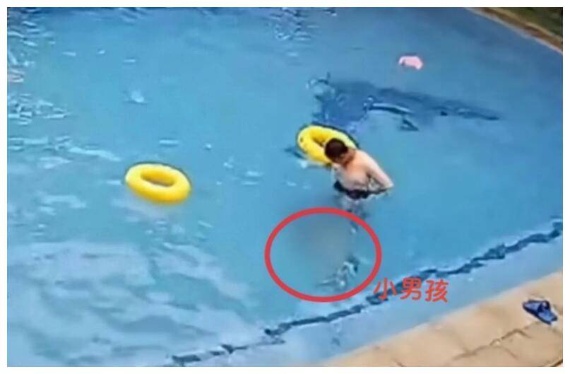 四川7岁男孩泳池溺亡，旁边男子未施救，网传亲属吃饭托朋友照看