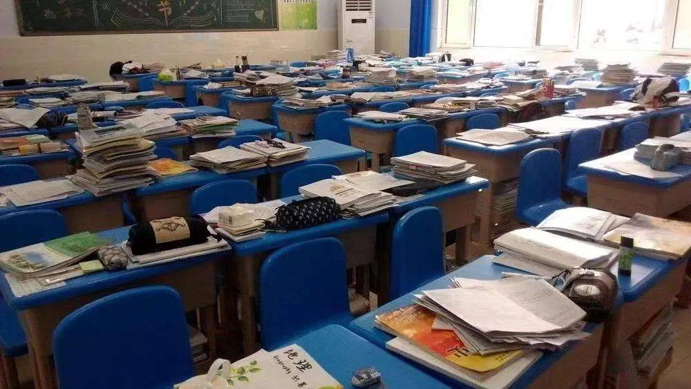 校园铁丝网，能托住下坠的孩子吗