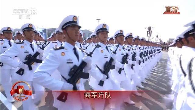 平均年龄不到21岁 海军方队接受检阅
